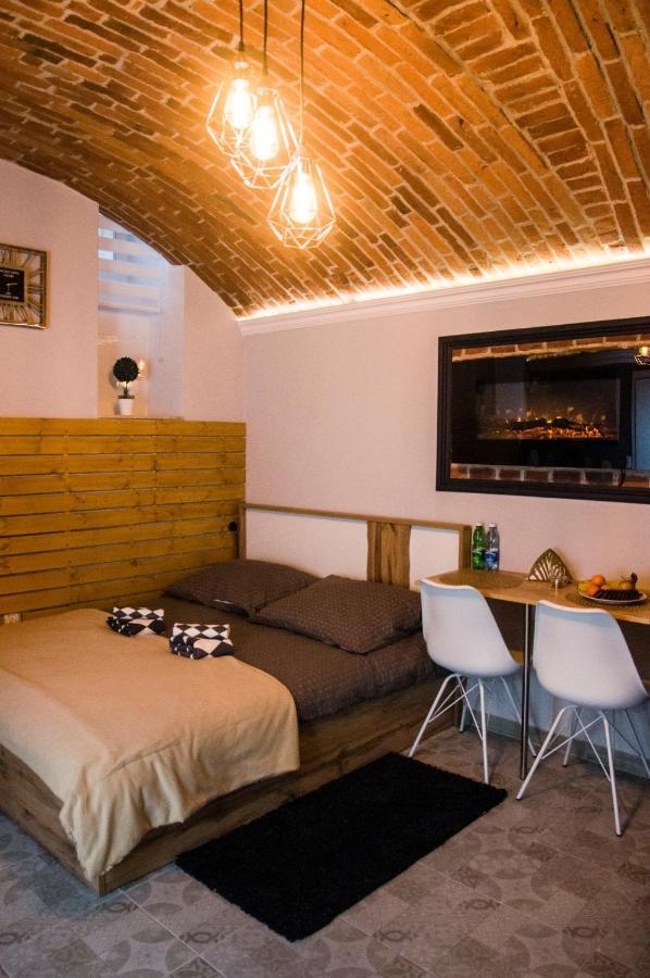 Underground Jacuzzi Rooms Краков Экстерьер фото