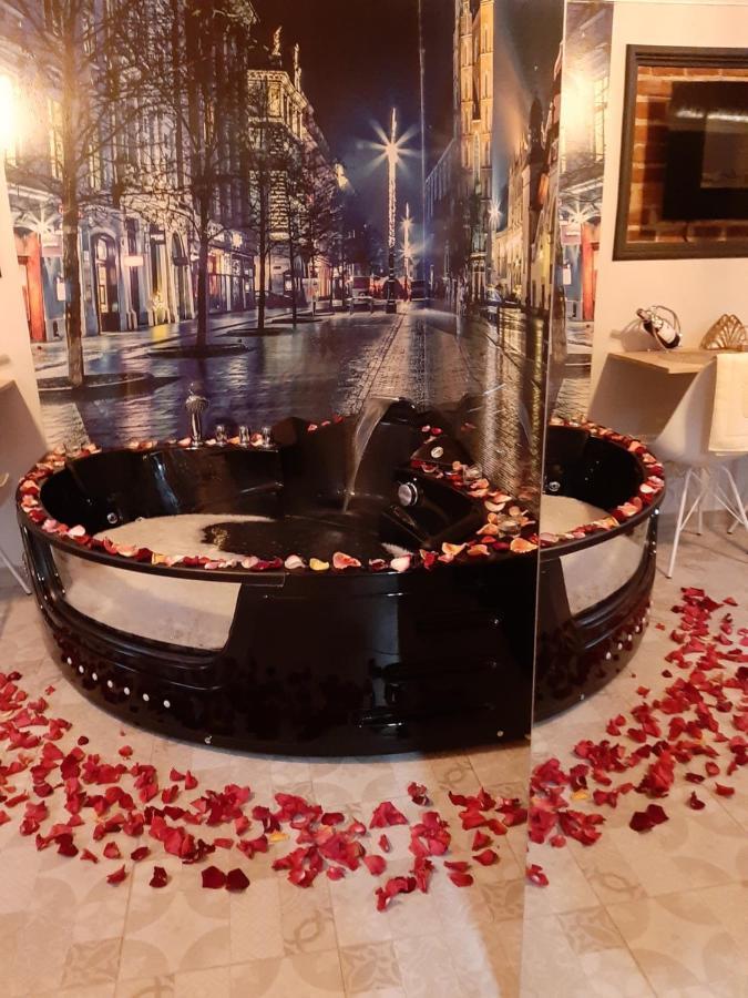 Underground Jacuzzi Rooms Краков Экстерьер фото