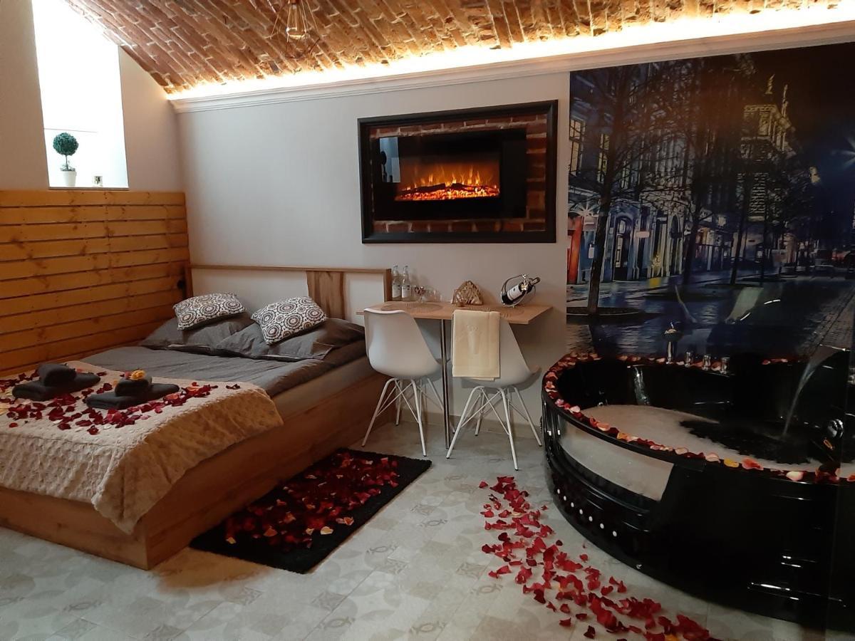 Underground Jacuzzi Rooms Краков Экстерьер фото