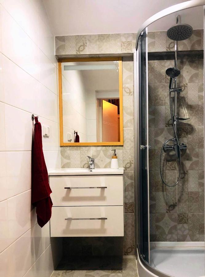 Underground Jacuzzi Rooms Краков Экстерьер фото