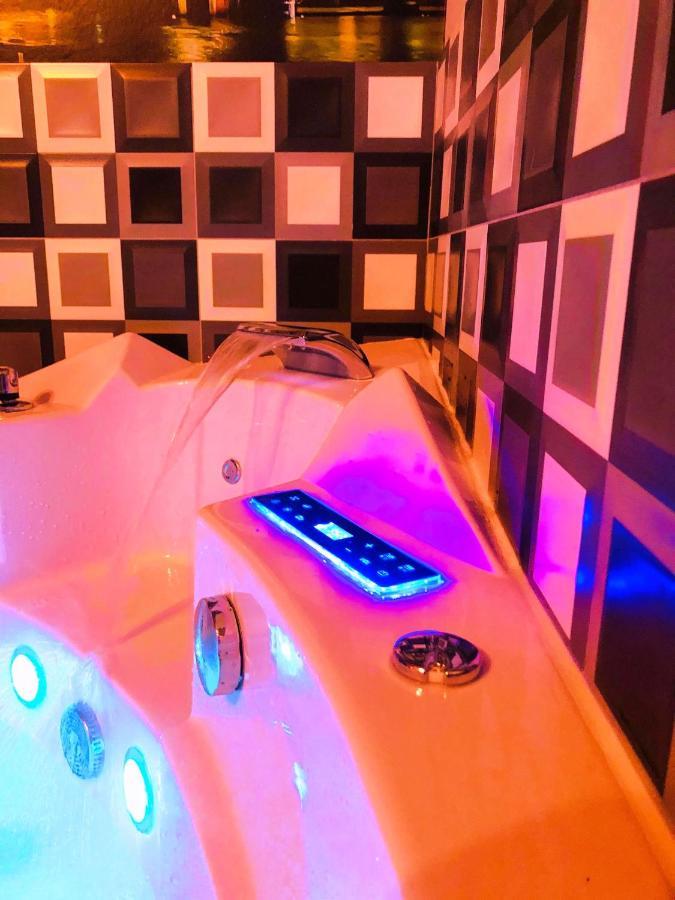 Underground Jacuzzi Rooms Краков Экстерьер фото