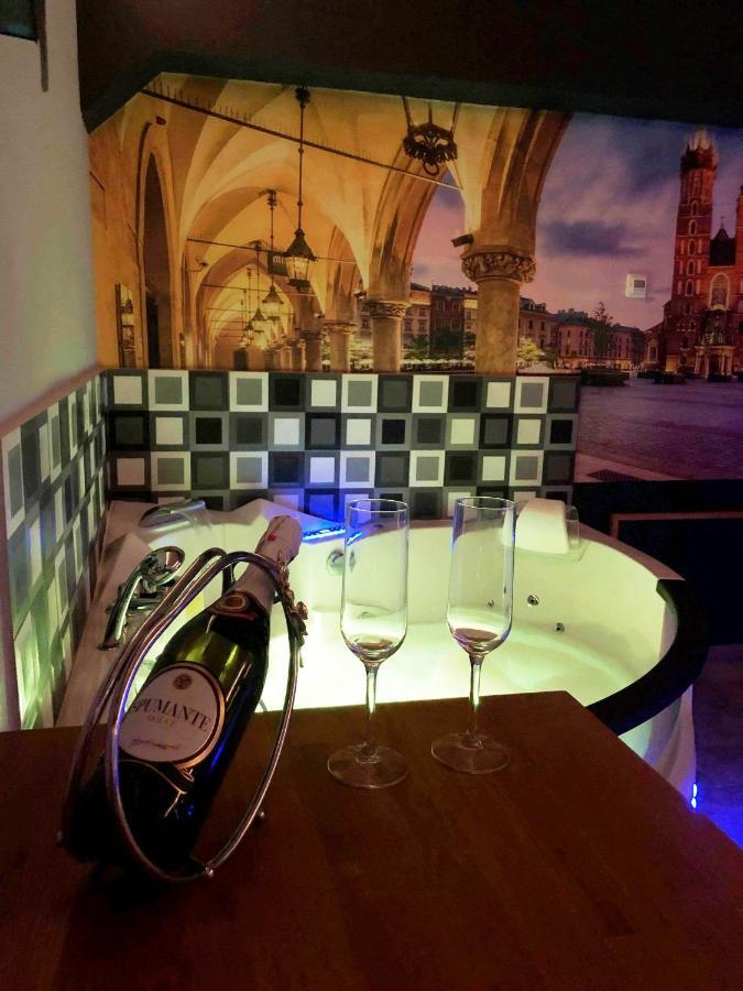 Underground Jacuzzi Rooms Краков Экстерьер фото