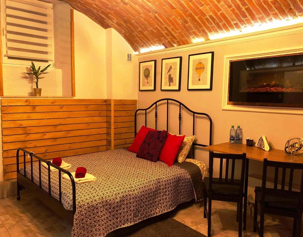 Underground Jacuzzi Rooms Краков Экстерьер фото