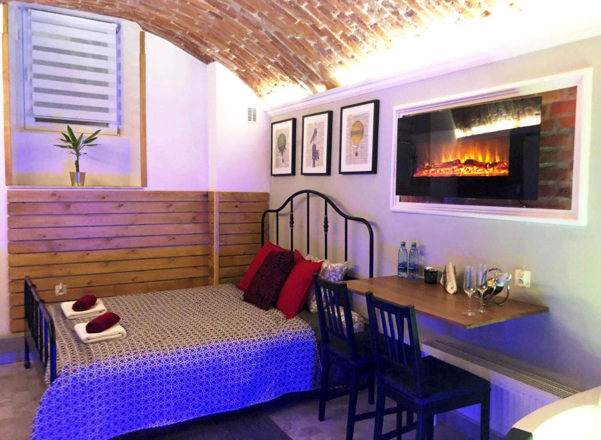 Underground Jacuzzi Rooms Краков Экстерьер фото