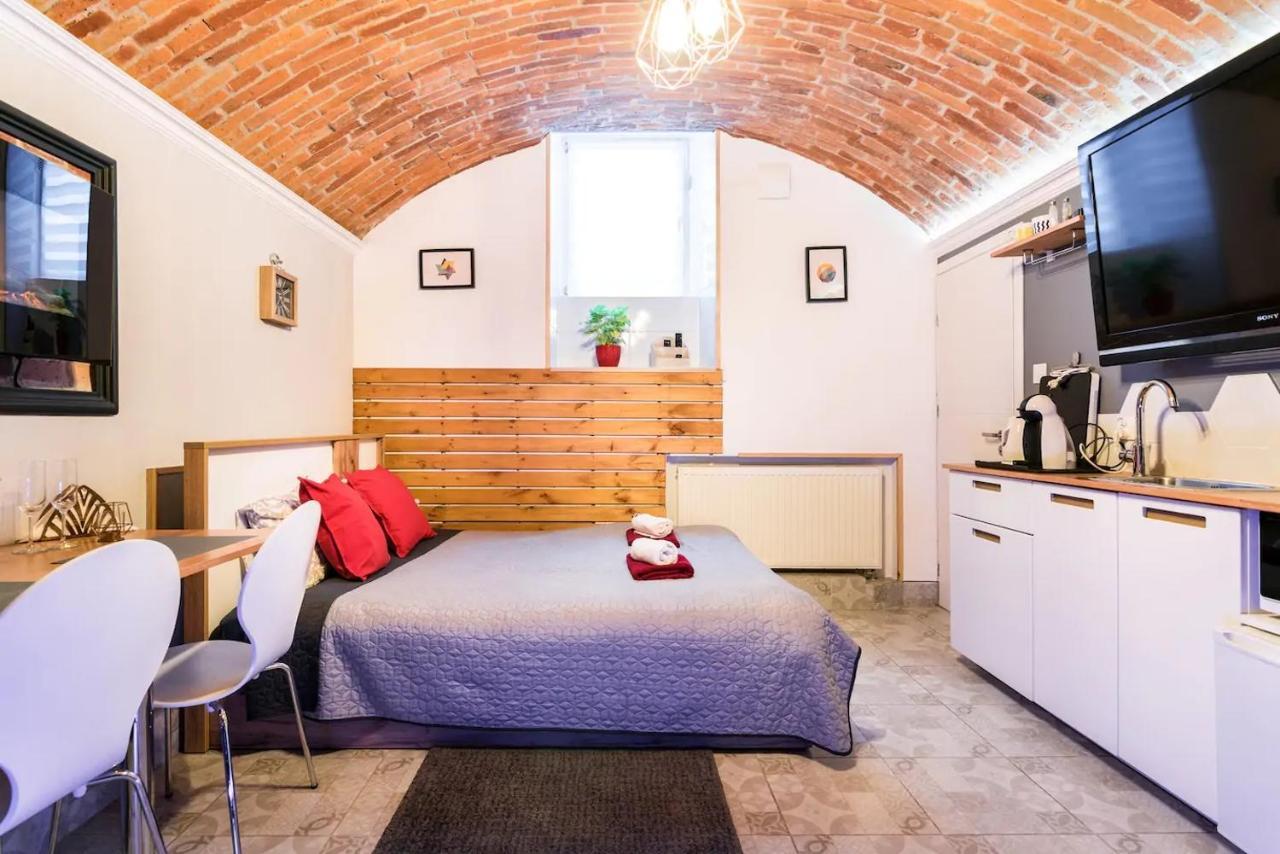 Underground Jacuzzi Rooms Краков Экстерьер фото