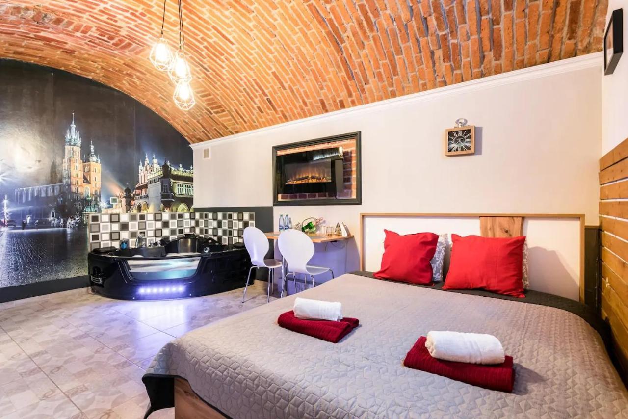 Underground Jacuzzi Rooms Краков Экстерьер фото