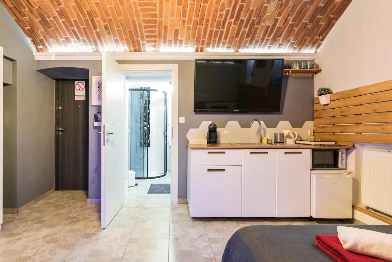 Underground Jacuzzi Rooms Краков Экстерьер фото