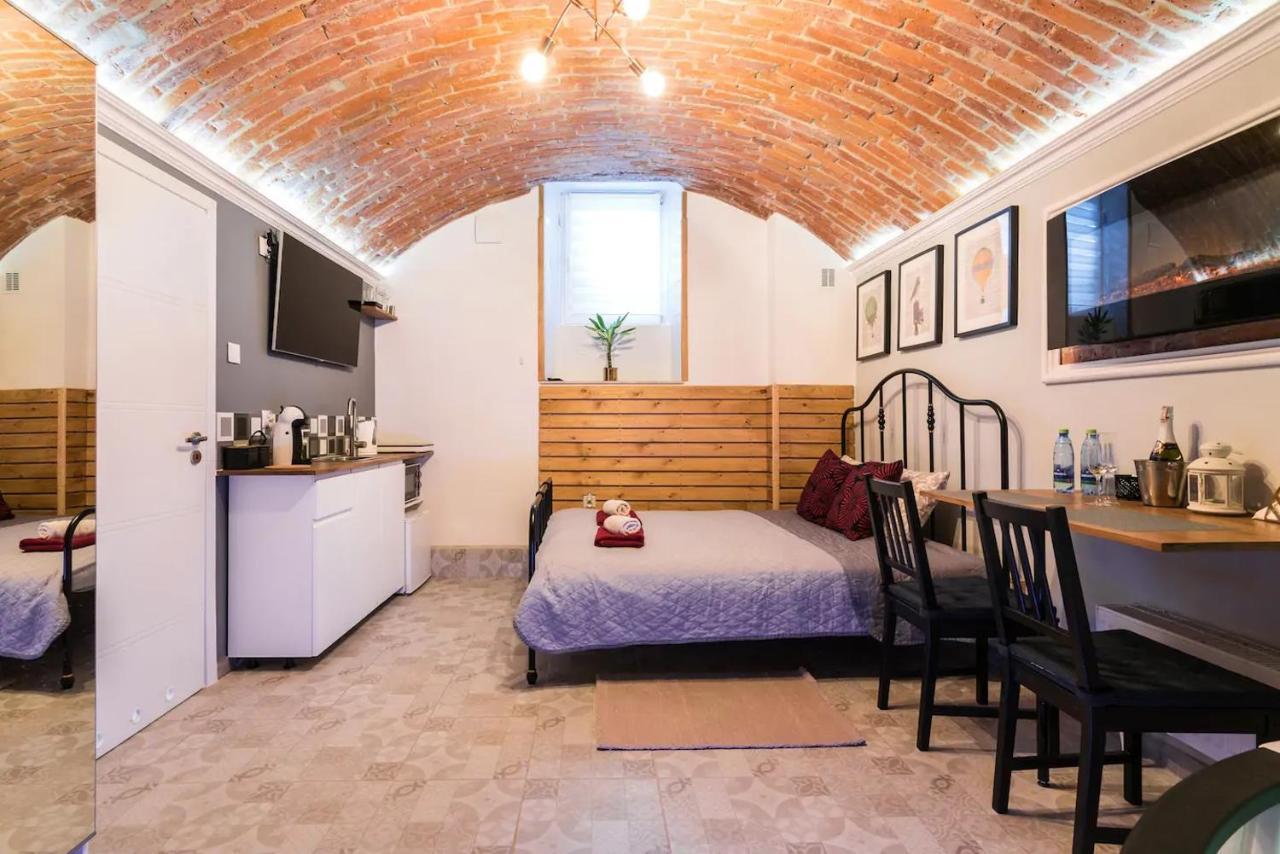 Underground Jacuzzi Rooms Краков Экстерьер фото