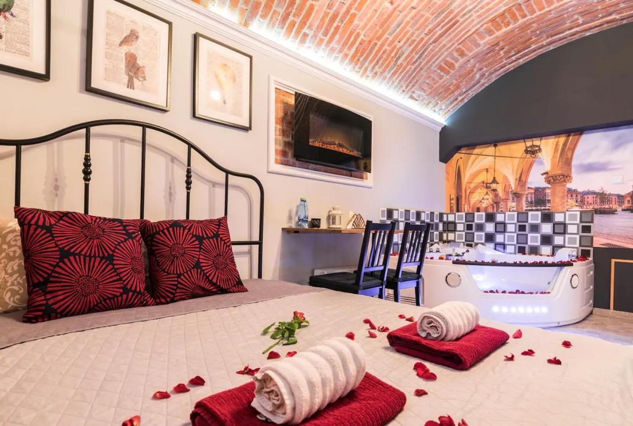 Underground Jacuzzi Rooms Краков Экстерьер фото