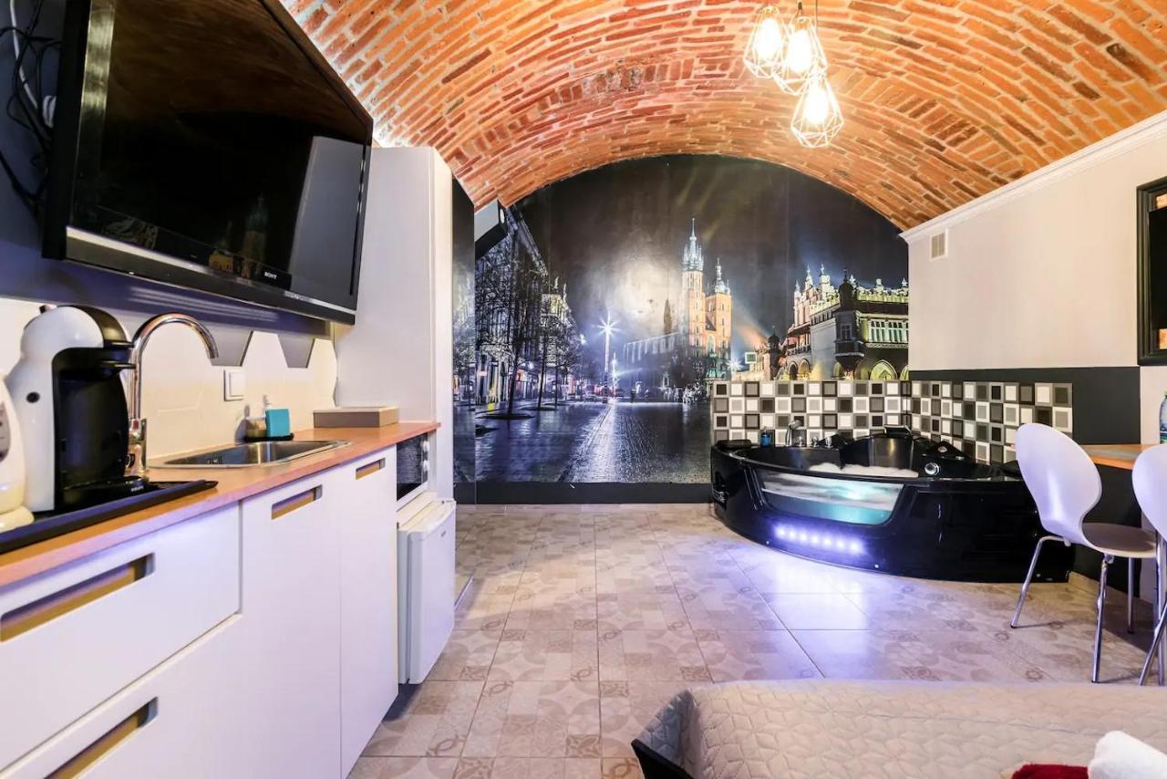 Underground Jacuzzi Rooms Краков Экстерьер фото