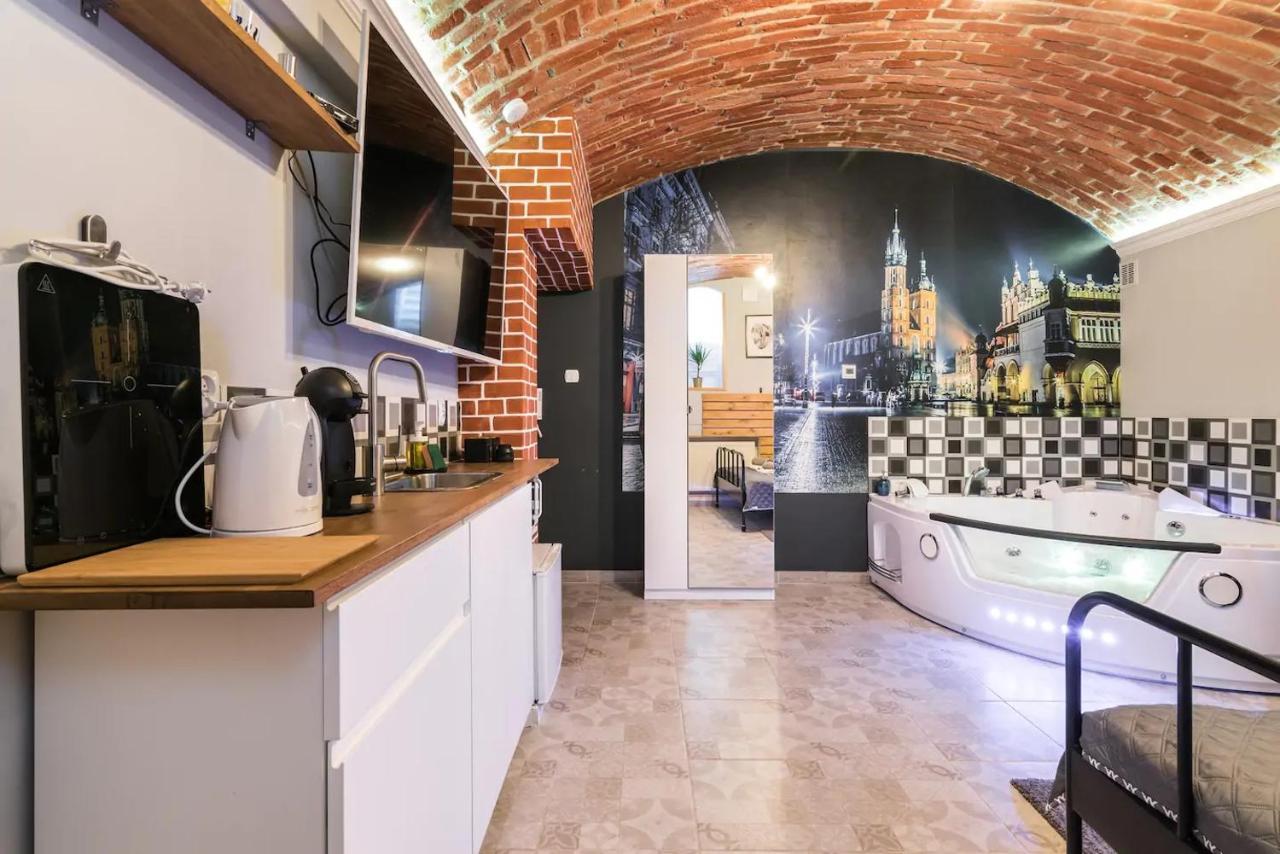 Underground Jacuzzi Rooms Краков Экстерьер фото